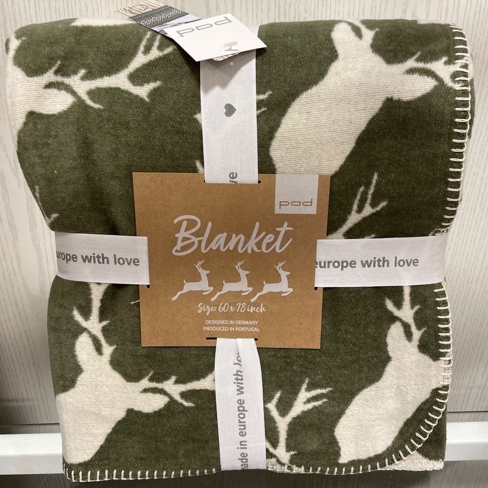 NEW Pad Green and White Deer Throw Blanket
